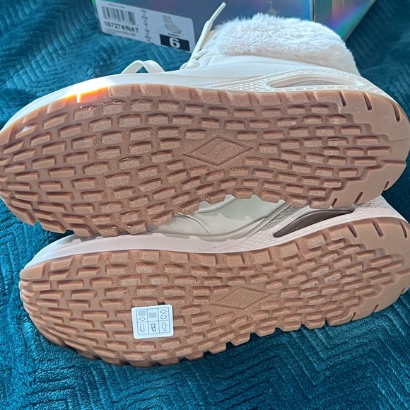 Skechers Fur-Lined Winter Boots Air Cooled Memory Foam - Picture 4 of 8